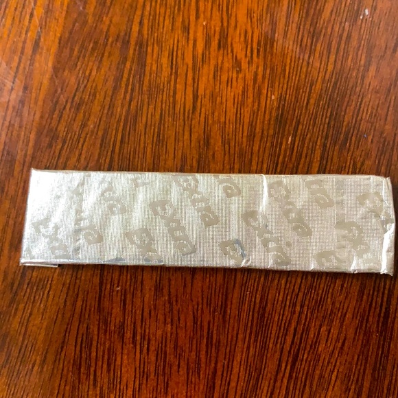 Gum - Picture 1 of 1